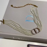 Dior Choker Многослойное жемчужное колье Dior. Повседневный образ для молодой ле