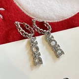 Рождественский подарок Серебряные серьги-гвоздики с бриллиантами DIOR с буквой «