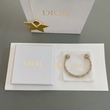 Браслет Dior с ажурной застежкой Z 9900, модель из коллекции ранней весны 2023 г