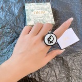 Кольцо Dior с буквами в черно-белой гамме! Незаменимый аксессуар для лета. Прост