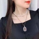 Новое изделие от Dior, которое любят все ведущие бренды, — двухслойное колье с ж