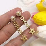 Сережки-гвоздики DIOR с буквами и звездочками. Высокое качество, изготовлены по 