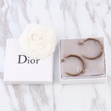 Серьги Dior.