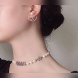 Dior Dior Классическая модель, аналогичная модели многих знаменитостей. Серьги C
