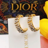 Dior Jadior буквальные серьги-гвоздики, которые любят все ведущие бренды. Ретро-