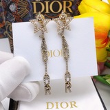 Dior представляет новую коллекцию JADIOR с серьгами-кисточками в форме пятиконеч