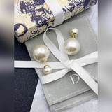 Dior D!or классические серьги-гвоздики с бусинами  Такие же, как у супермодели V