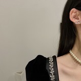 Dior, любимый бренд первых рядов модных домов, представляет новые серьги-гвоздик