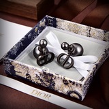 Dior Новые серьги-гвоздики с буквой JADIOR в черном цвете; качество, соответству