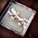or Dior Новые серьги-гвоздики с золотыми буквами JADIOR; изготовлены из одного м