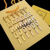 Серьги-гвоздики с буквами Fendi Эксклюзивный дизайн Новая роскошная модель, кото