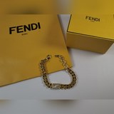Браслет FENDI. Высококачественный, изысканный дизайн. Простой и элегантный, он в