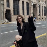 Новая брошь Fendi, синхронная версия с магазином Fendi! Логотип на обратной стор