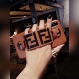 Fendi мобильный чехол для запястья, который можно использовать в качестве подста