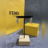 FENDI Серьги Высококачественные Новинка Простые и элегантные серьги-гвоздики Вел