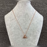 Колье LV Volt Серьги с лаконичным дизайном, буквы «L» и «V» выполнены в виде дву