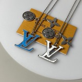 LV Initiales|||Этот мужской кулон от LV просто великолепен. Массивные буквы LV и