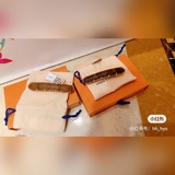 Новые заколки LV. Я думала, что это опять металлические, и сначала не проявила о