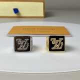 Кольцо Squared LV создано в сотрудничестве между Louis Vuitton и всемирно извест