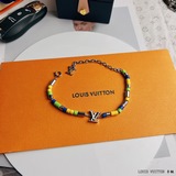 Новая модель браслета LV выглядит очень свежо и действительно прекрасно. В сочет