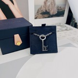Серебряный кулон с ключом и латунным брелоком с латунным брелоком с латунным бре