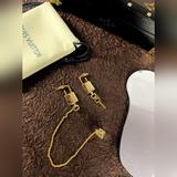 Серьги LV Key Lock, серьги LV Locky переносят на уши брелки из кожаной коллекции
