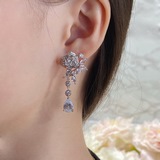 Серьги Piaget в форме капель воды с розой. Какая женщина сможет устоять перед та