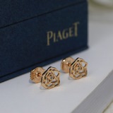 Серьги-гвоздики в форме розы Piaget действительно прекрасны. Идеальный подарок. 