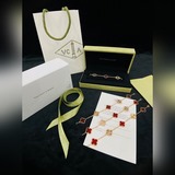 VCA Van Cleef & Arpels 91 Новая модель браслета с лазерной гравировкой в вид