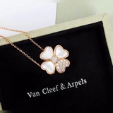 VCA Van Cleef & Arpels Четырехлистный кулон с подвеской в виде клевера, изго