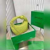 Сумка BV в комплекте с коробкой, подходит для повседневного стиля. Удобная, энер