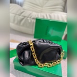 В комплекте с коробкой. Сумка The Chain pouch DL представляет собой обновленную 