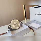 Популярность Celine не спадает, продолжая расти, LV, Gucci, Dior, Fendi в стиле 