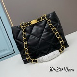 Еще не успела выбраться из бродячей сумки от Chanel, как уже влюбилась в сумку C