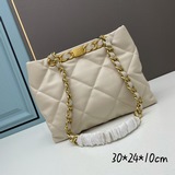 Еще не успела выбраться из бродячей сумки от Chanel, как уже влюбилась в сумку C