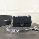Новая модель сумки из кожи в стиле джинсового кэжуала. Сумка Chanel с цепочкой и
