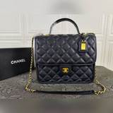 Большая сумка Chanel Postman из кожи цвета икры, прочная и износостойкая, с ретр
