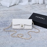 Новая модель Chanel с цепочкой и одним плечевым ремнем. Классическая кожа с ромб