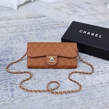 Новая модель Chanel с цепочкой и одним плечевым ремнем. Классическая кожа с ромб