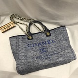 Chanel 2023 Новая модель маленькой сумки из плетеного полотна с вышивкой, пляжна