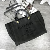 Chanel 2023 новая модель пляжной сумки из парусины с кожаным ремнем через плечо,