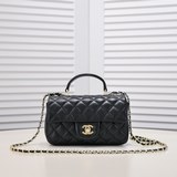 Новая модель Chanel 2023 года, классическая модель с изящным ремешком из кожи яг
