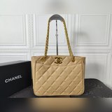 Сумка для покупок chanevintage с золотыми застежками в виде шариков. Эта сумка п