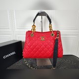 Новейшие популярные модели Chanel за рубежом. Для модных дам наступил сезон поку