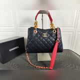 Новейшие популярные модели Chanel за рубежом. Для модных дам наступил сезон поку