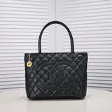 chanel： Новая версия Supreme, классическая модель vintagep Hilton.