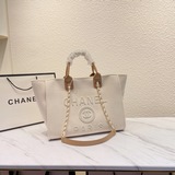 Самая красивая и неземная перламутровая вышитая сумка для пляжа от Chanel. Сумка