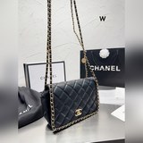 Кожа ягненка Chanel 22k mini cf сумка-гармошка ~ Очень ретро и красивая.