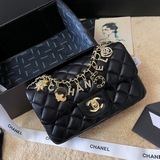 Складная подарочная упаковка [chanel] 2023ss Chanel Новая модель сумки с подвеск