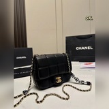 Складная коробка) Размер： 17 × 13 CHANEL Новая модель Chanel с цепочкой и крупно